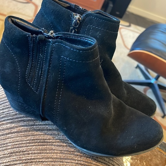 Blondo Waterproof Liam Suede Block Heel Ankle Bootie Black Size - Picture 6 of 11